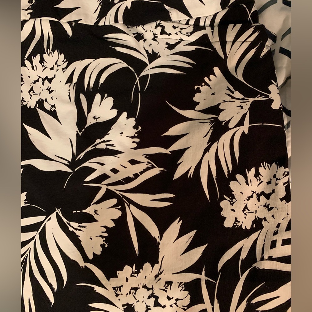 EUC S.C.&CO. Floral skirt 🖤🤍 - Picture 6 of 10
